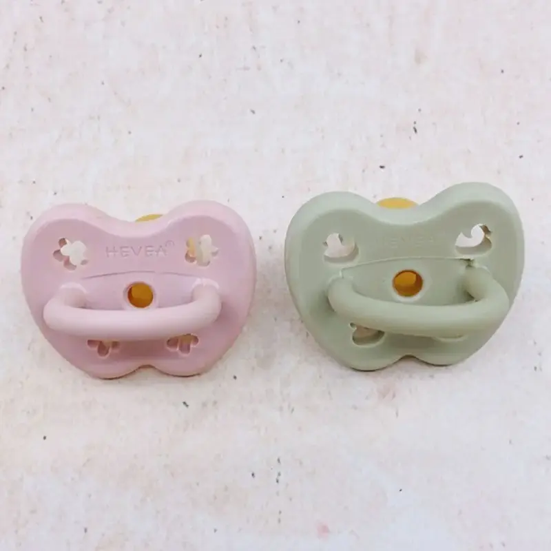 2 tétines en caoutchouc naturel Hévéa - Rose & vert 3/36 mois