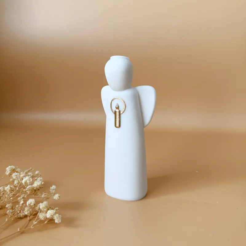 Ange à la lumière en albâtre