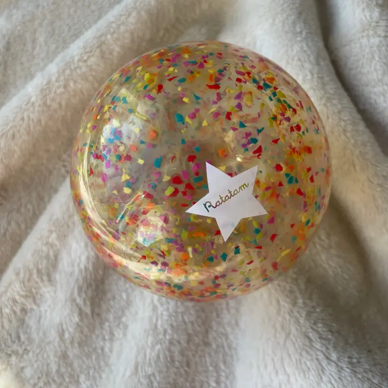 Balle de manipulation confetti multico 10 cm - Ratatam