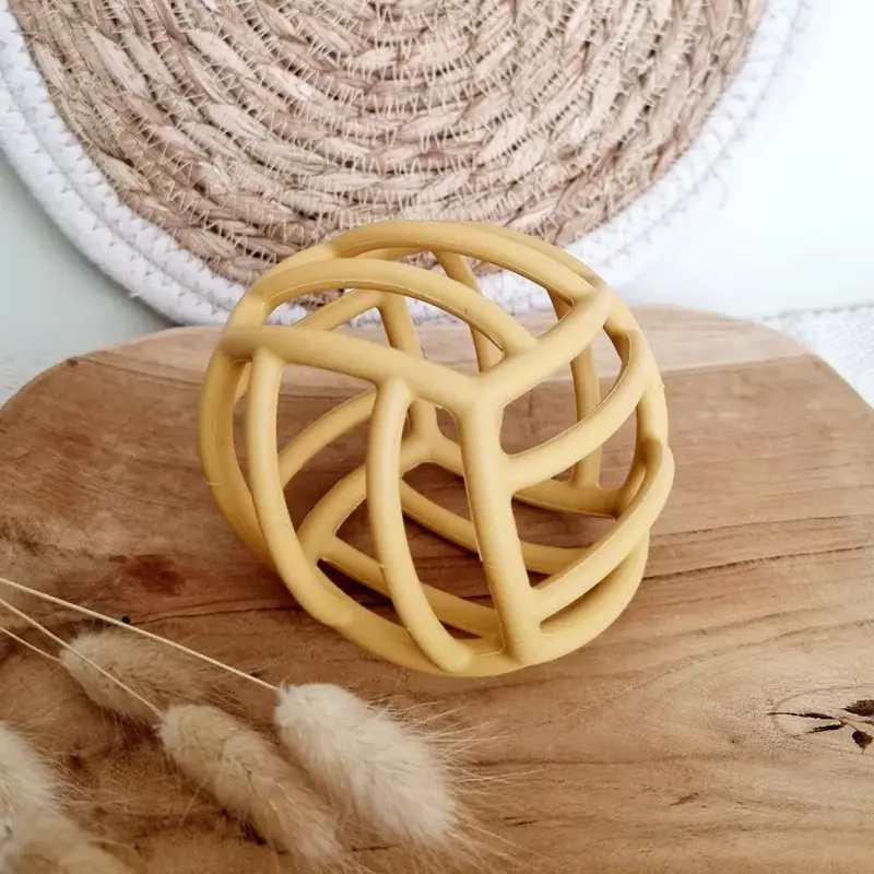 Balle d'éveil en silicone jaune