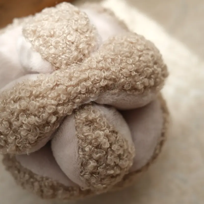 Balle sensorielle beige MONTI
