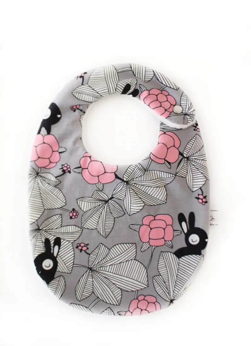 Bavoir bébé en jersey Oeko-Tex et serviette éponge bambou "Black Rabbit"