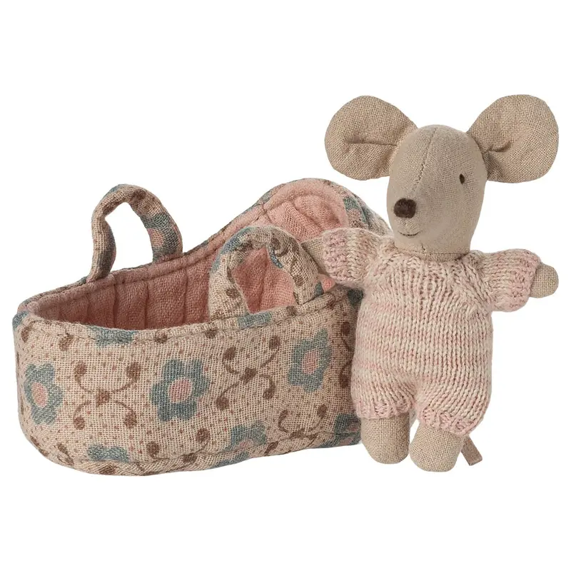 Bébé Souris Dans Son Couffin - Rose