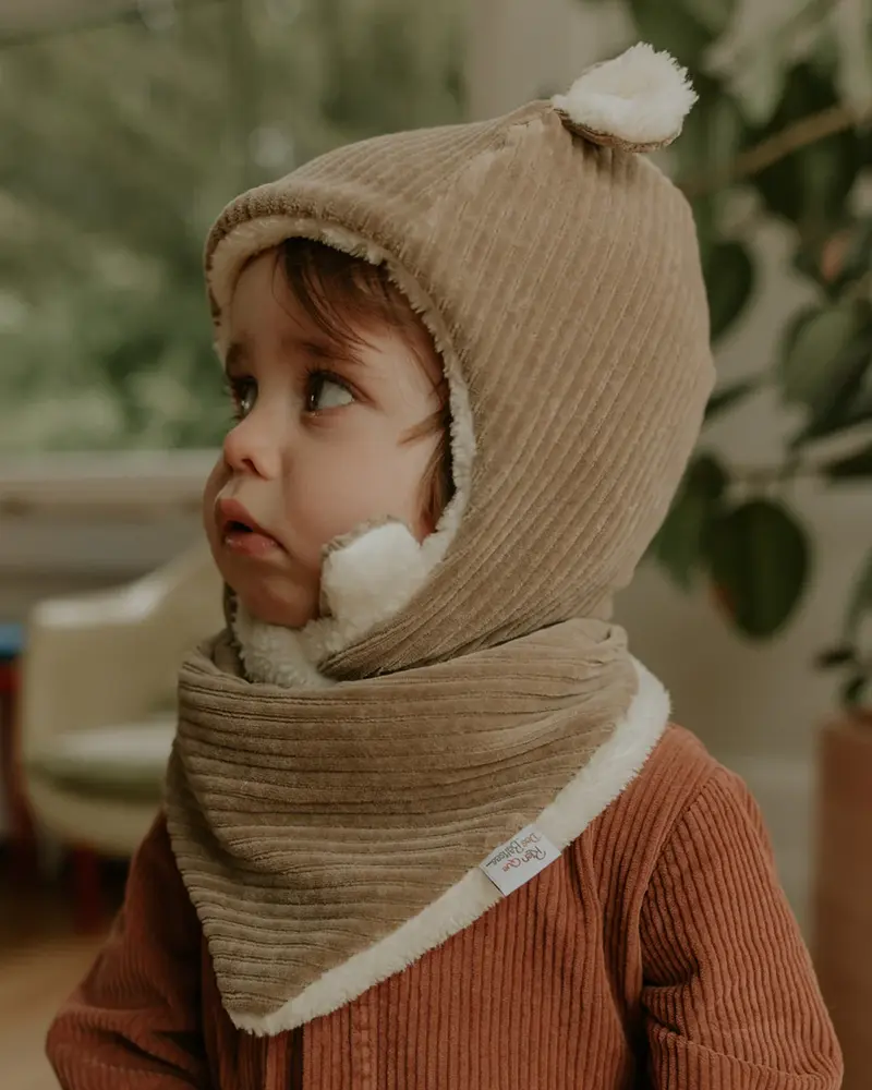 Bonnet bébé en velours taupe