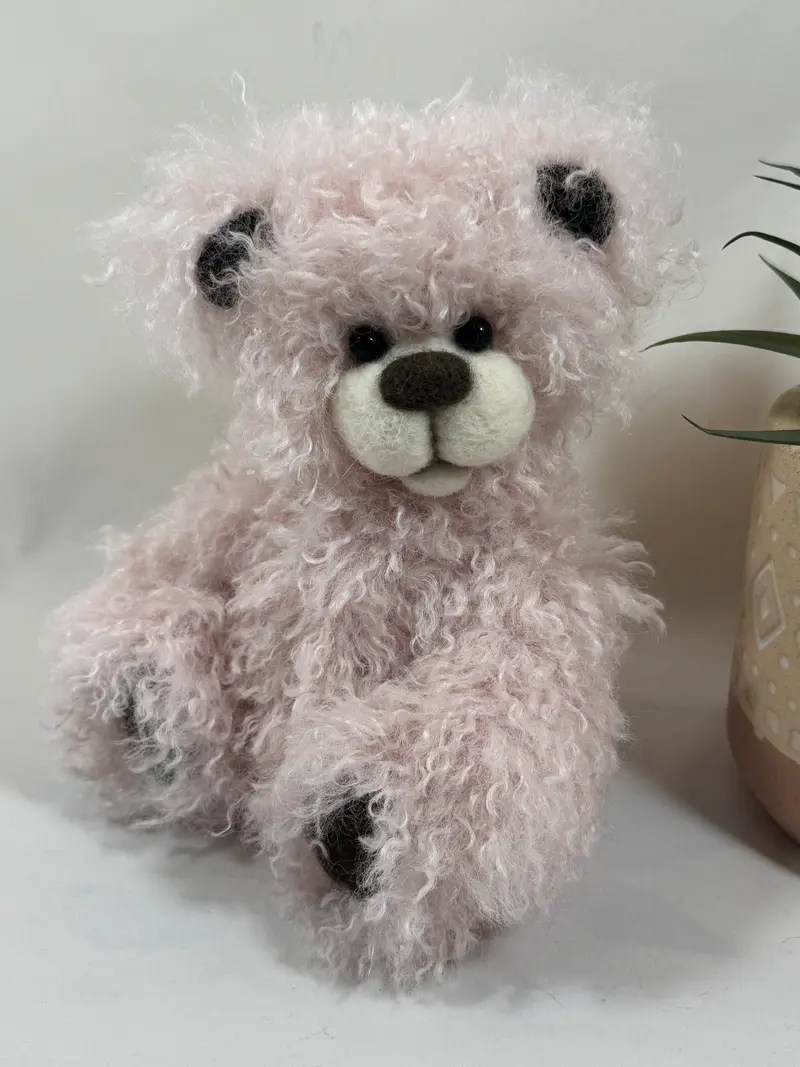 Bouclette – Ours de collection rose en fausse fourrure frisée – 20 cm