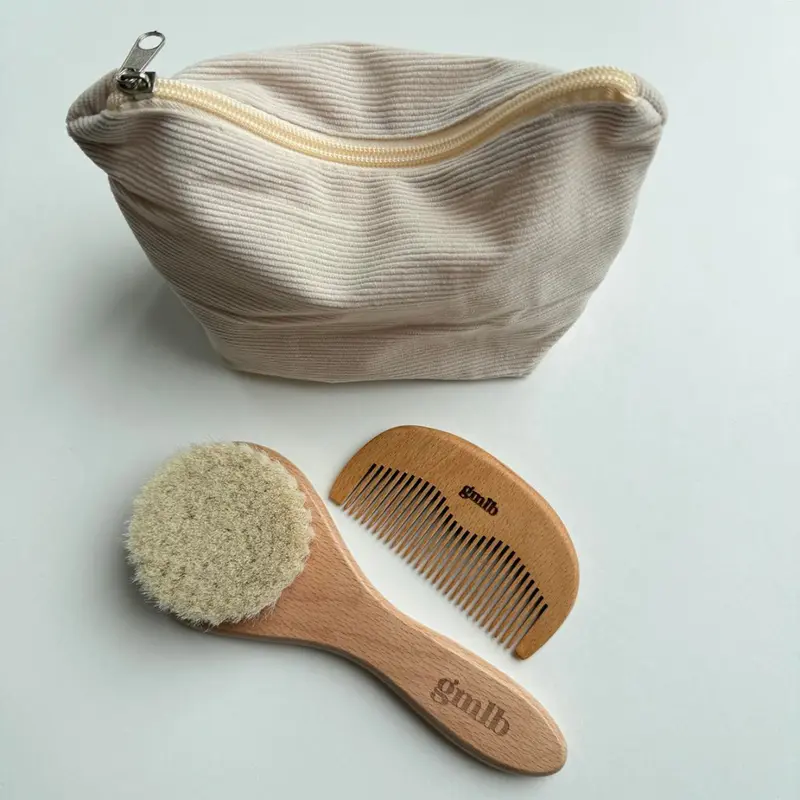 Brosse et Peigne Bébé avec Trousse en Velours beige