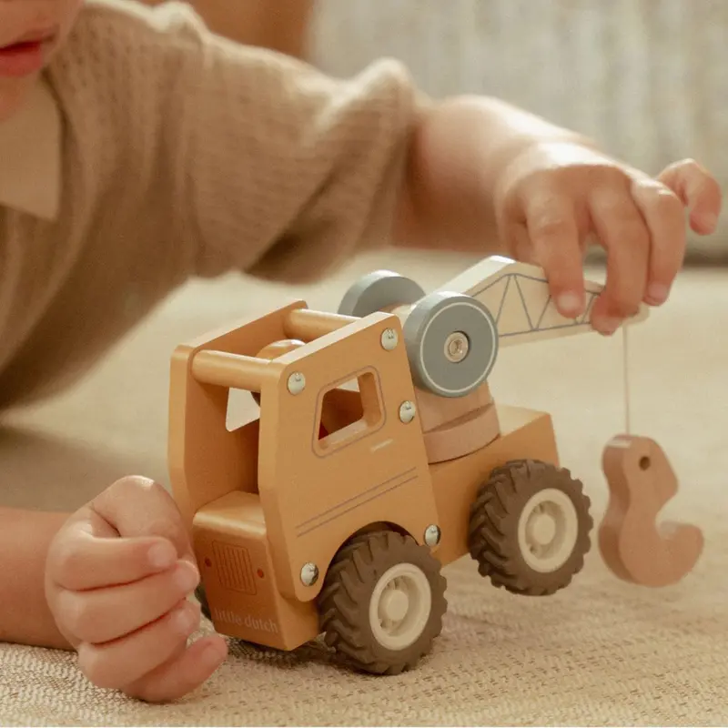 Camion-grue en bois FSC – Jouet de construction et d’éveil