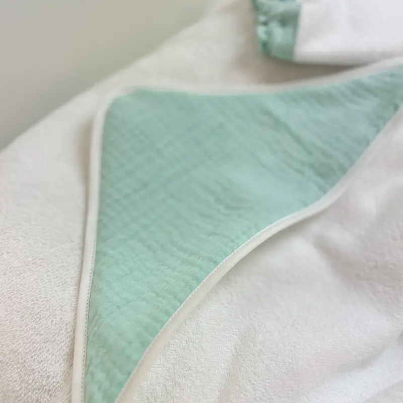 Cape de bain bébé en gaze de coton couleur vert Menthe