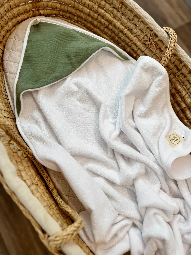 Cape de bain bébé personnalisée en éponge de bambou et gaze de coton-Vert sauge – Fabrication française (Copie) (Copie) (Copie) (Copie)