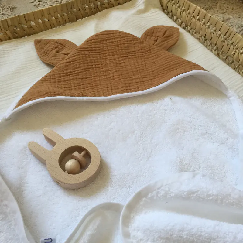 Cape de bain oreilles camel