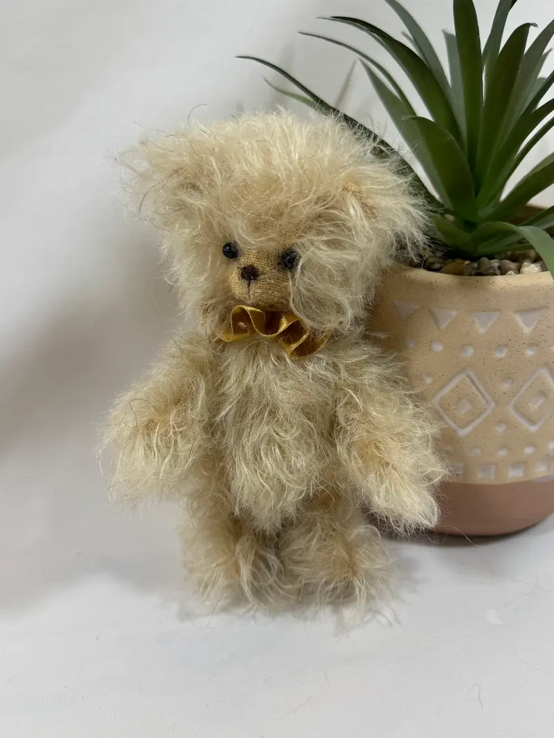 Célestin – Ours de collection en mohair beige vintage 14 cm, articulé à l’ancienne | Pièce unique