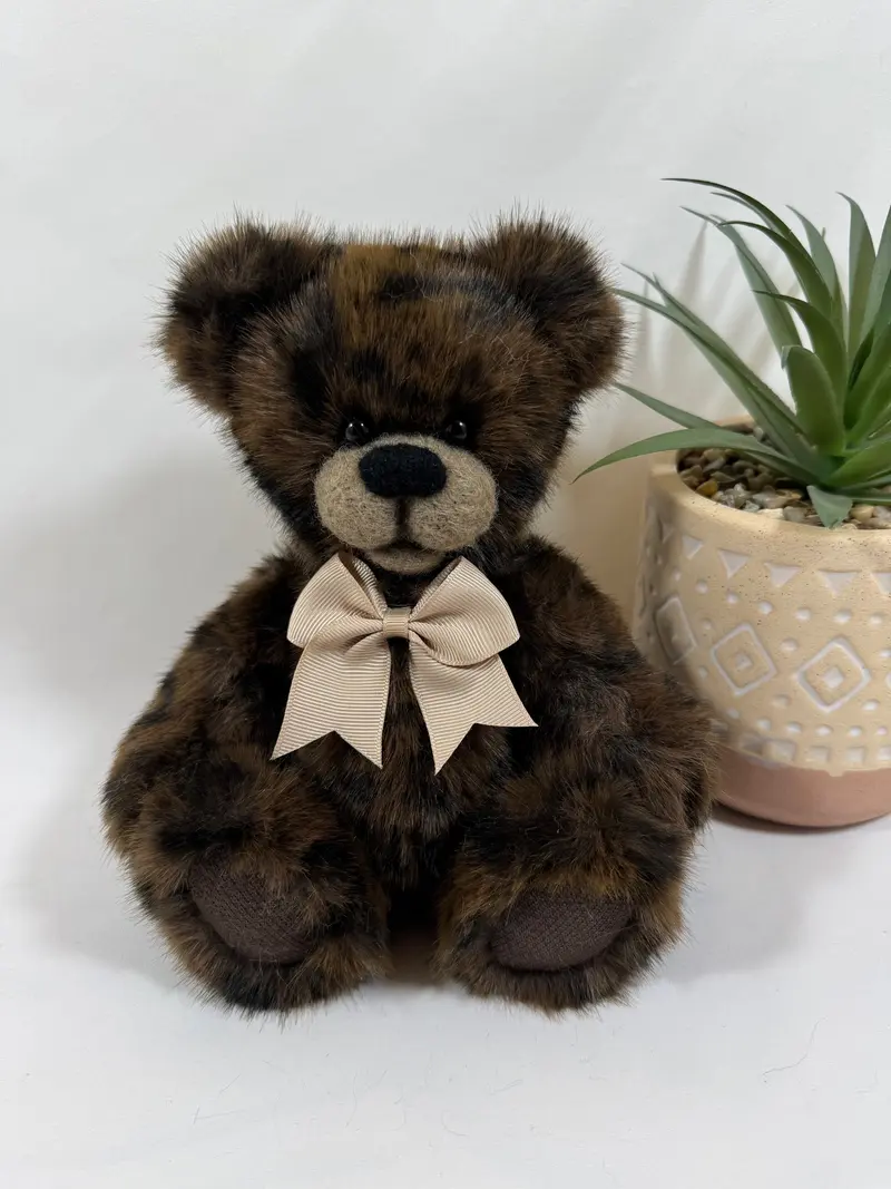 César – Ours de collection articulé 22 cm en fausse fourrure, pièce unique