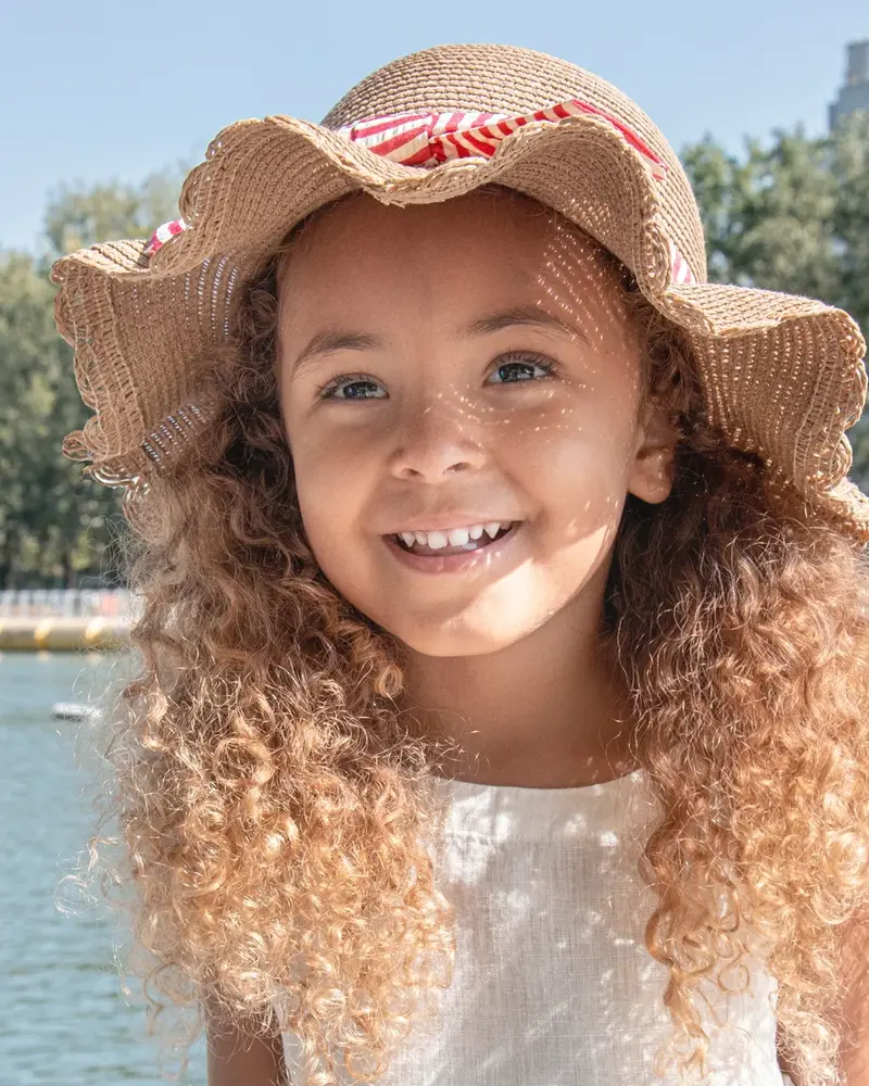 Chapeau de soleil en paille à nœud rayé rouge et blanc 3-6 ans