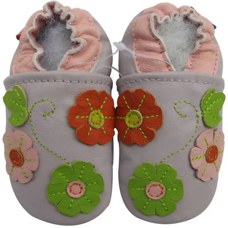 Chaussons cuir souple Carozoo - 3 fleurs fond lilas