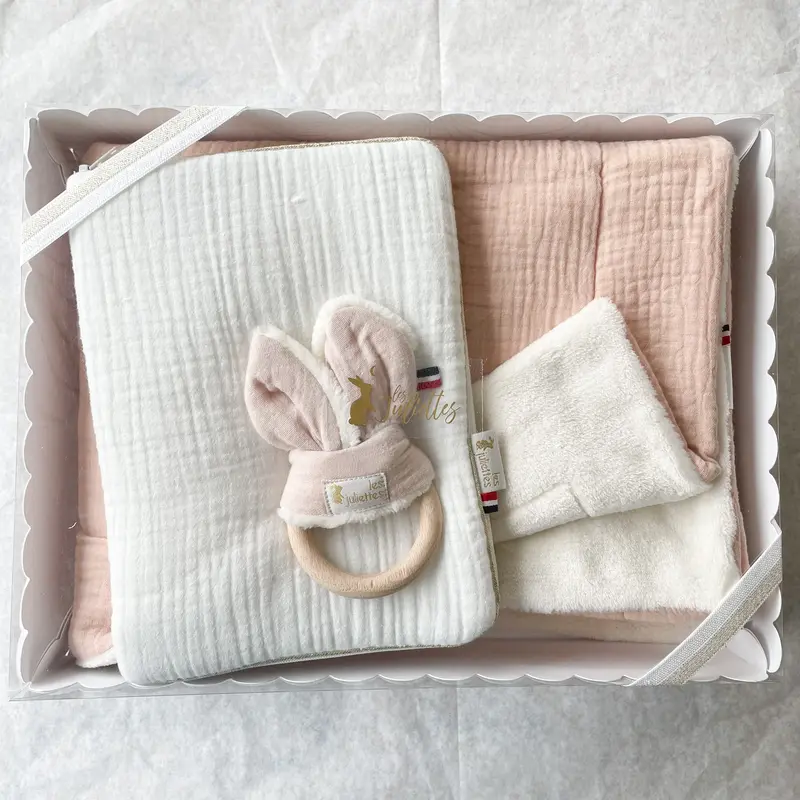 Coffret cadeau bébé “Première promenade” personnalisé rose poudré