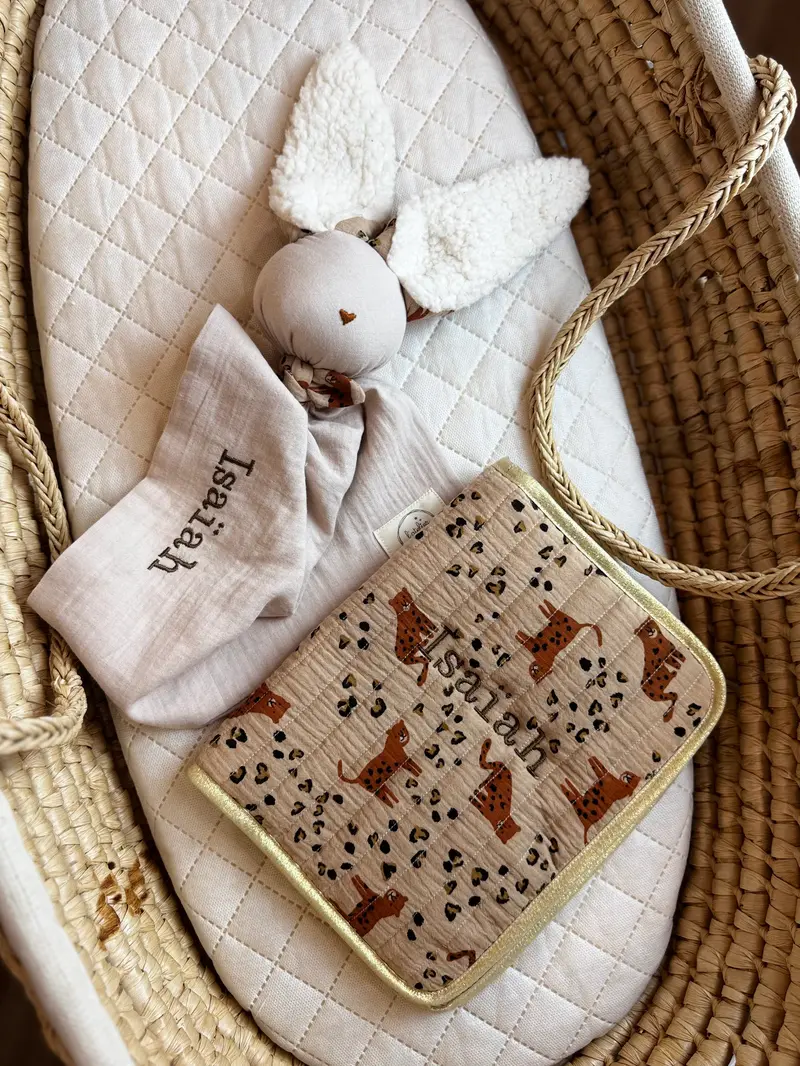 Coffret de naissance Protège carnet de santéet doudou lapin Garou- Personnalisé