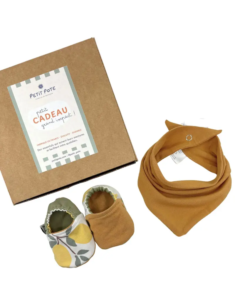 Coffret naissance Chaussons + Bavoir