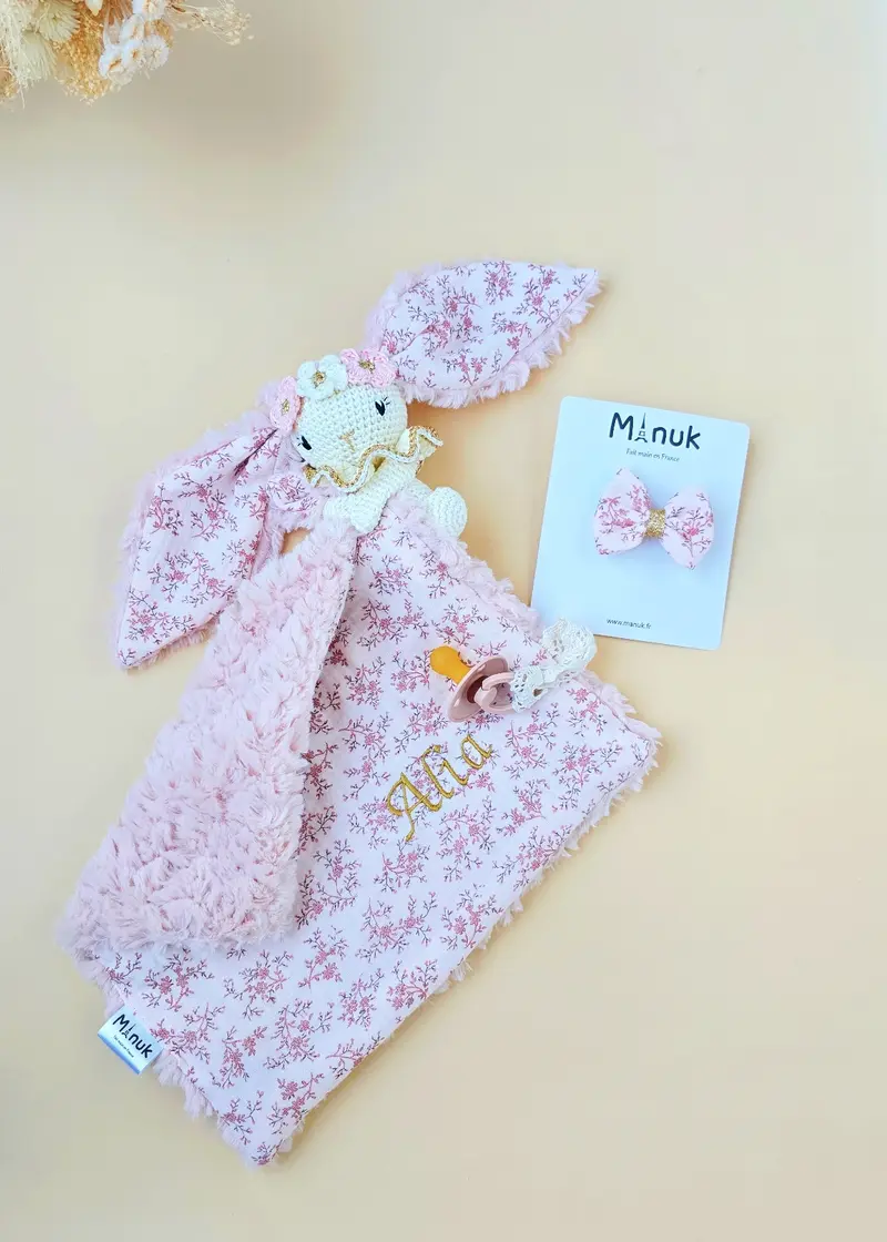 Coffret naissance personnalisé – doudou lapin à couronne fleurie et barrette à cheveux