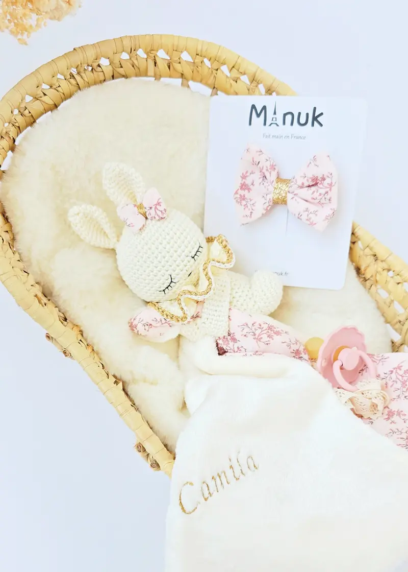 Coffret naissance personnalisé – doudou lapin et nœud pour cheveux