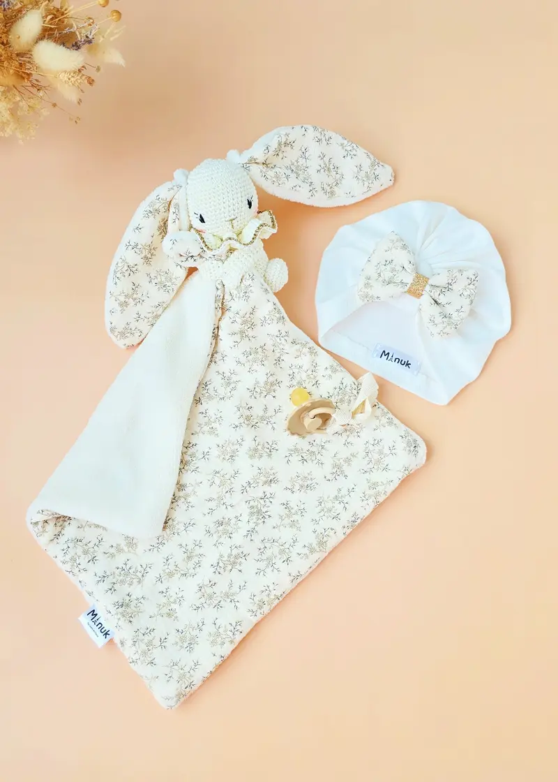 Coffret naissance personnalisé – doudou lapin et turban