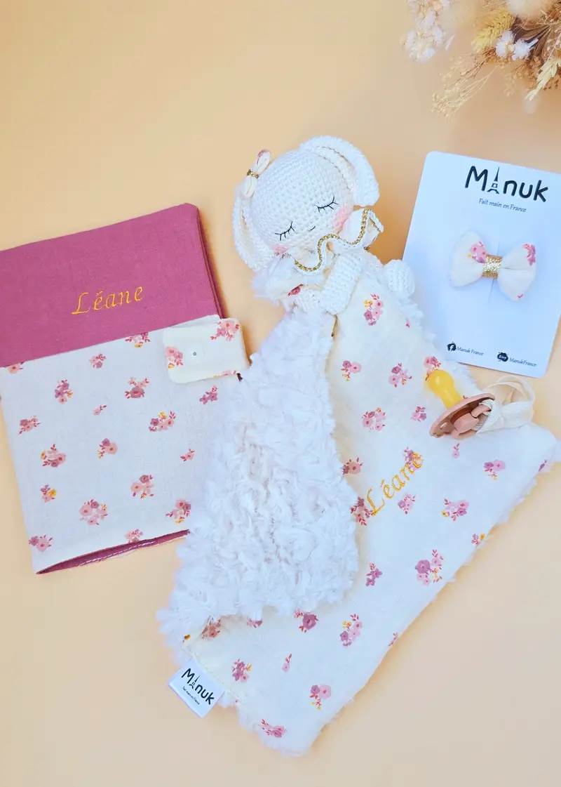 Coffret naissance personnalisé – doudou, protège-carnet de santé et bandeau fin en nylon
