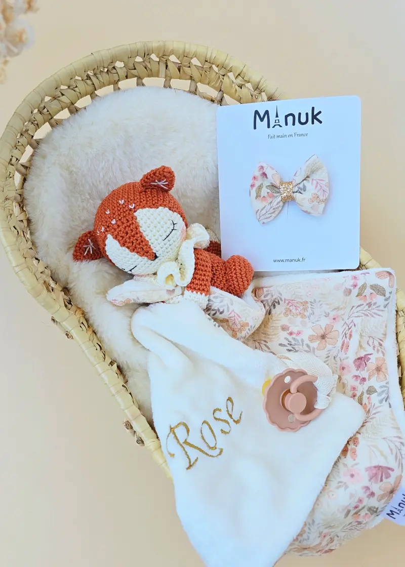 Coffret naissance personnalisé – doudou renard, attache-tétine et nœud pour cheveux