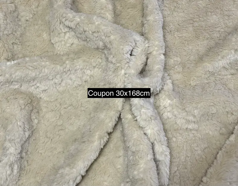 Coupon fausse fourrure beige texturée 30x168cm – poils moyens 1,5/2cm