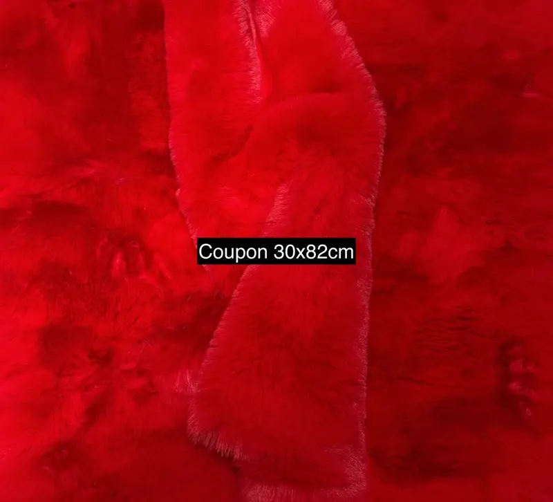 Coupon fausse fourrure douce et épaisse de qualité rouge à poils longs 30cm x 82cm