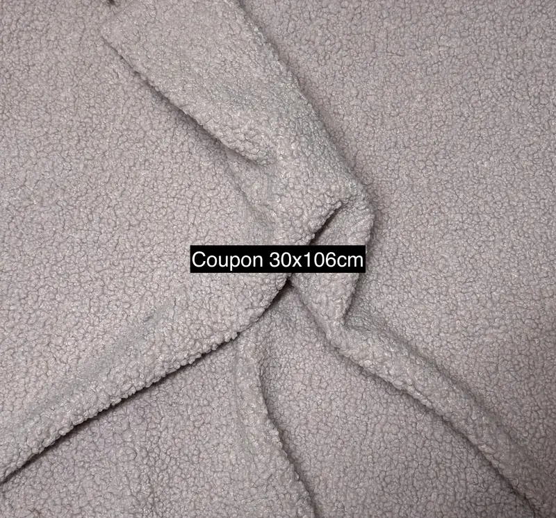 Coupon fausse fourrure lilas clair bouclé poils ~1 cm 30×106 cm