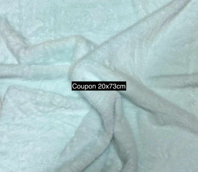Coupon fausse fourrure vert d’eau / menthe poils courts 0,5 cm – 20x73 cm