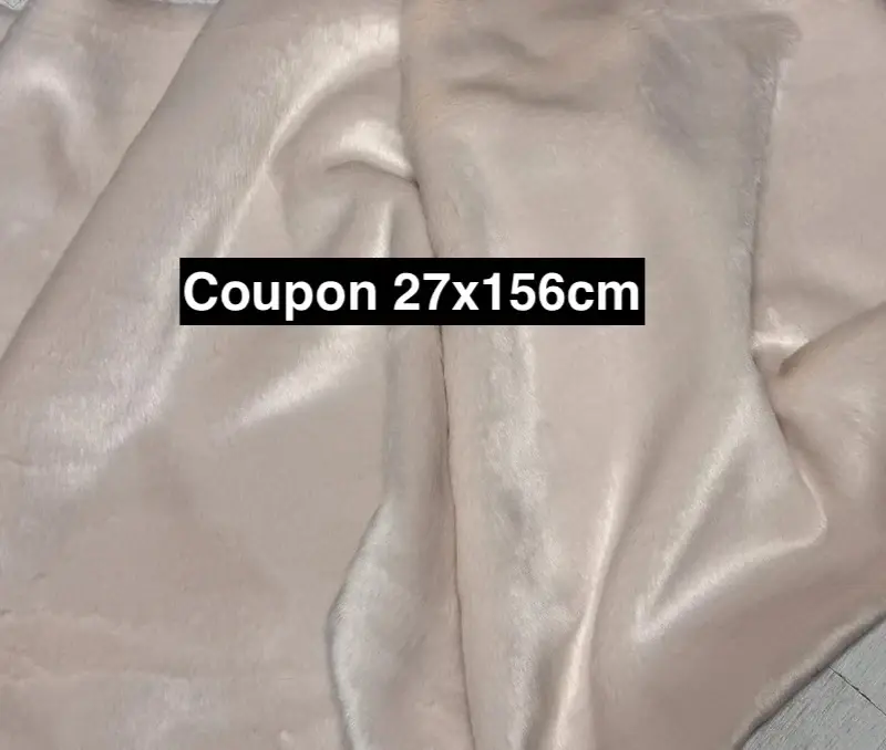 Coupon tissu fausse fourrure légère touché très doux à poils mi-longs rose clair 27cmx156cm