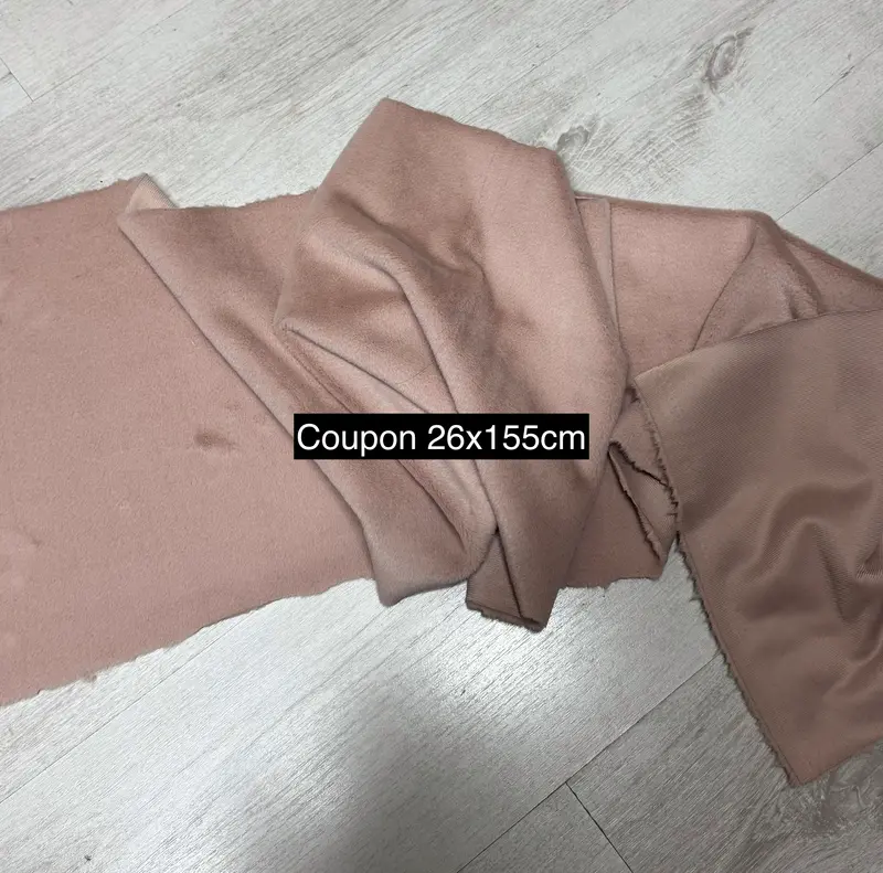 Coupon tissu fausse fourrure légère touché velours à poils courts rose clair 26cmx155cm