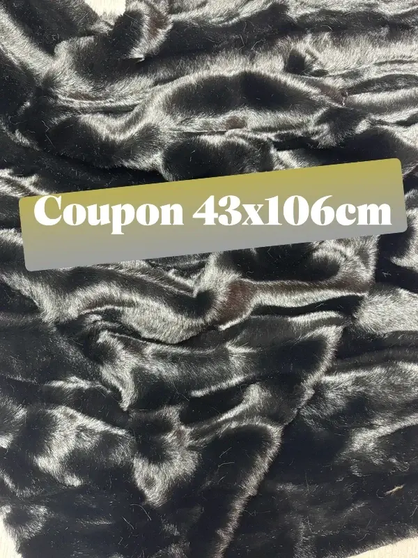 Coupon tissu fausse fourrure texturé très douce et de qualité à poils mi-longs noir 43cm x 106cm