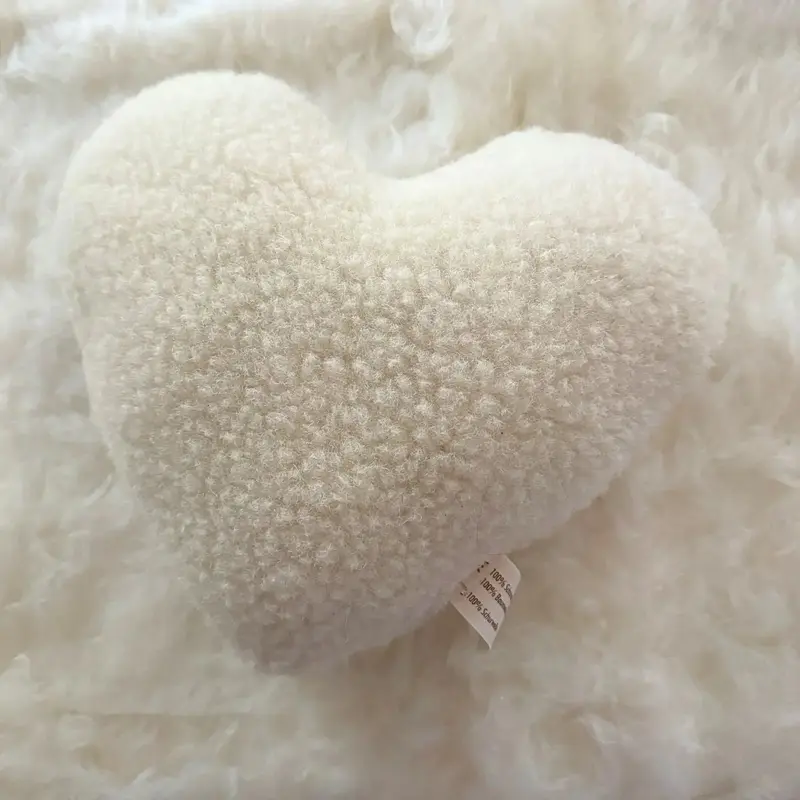 Coussin cœur en laine vierge Sassoupi