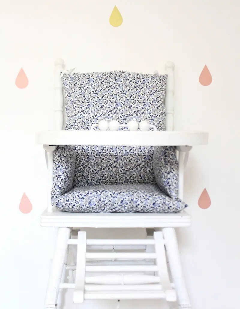 Coussin de chaise haute en coton enduit *Suzanne Blue*