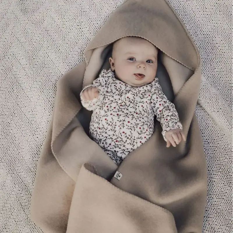 Couverture avec capuche en pure laine vierge Alwero