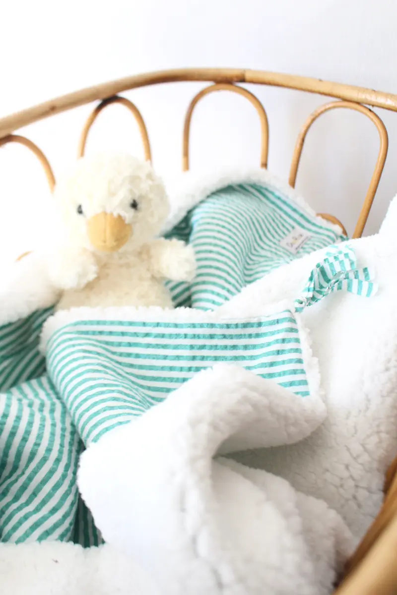 Couverture bébé douce rayée menthe à l'eau – Plaid bébé cocooning