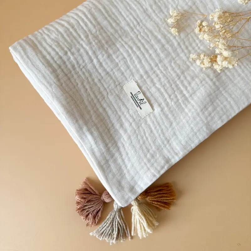 Couverture Beige Lin "plein été" en triple gaze de coton - Pompons naturels
