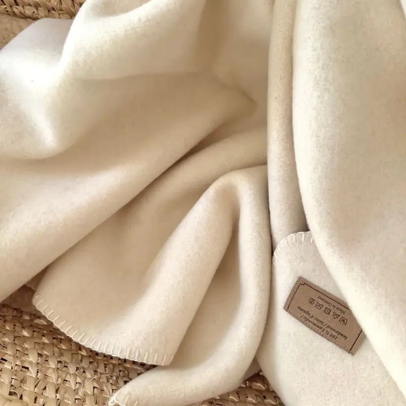 Couverture en laine d’agneau Caresse Sassoupi - Naturel