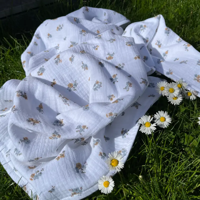 Couverture été petites fleurs bleu et marron