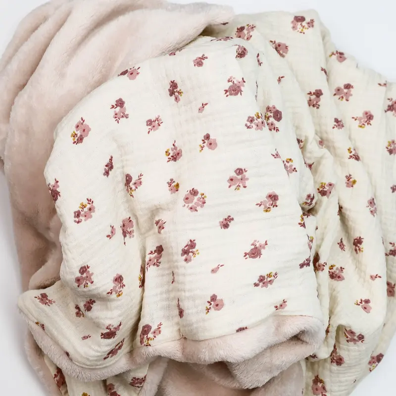 Couverture hiver petites fleurs roses