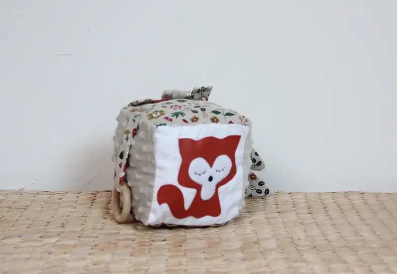 Cube éveil - Collection Renard - Rouge brique / Taupe