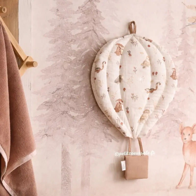 Décoration murale bébé montgolfière – Cosy Forest mocha
