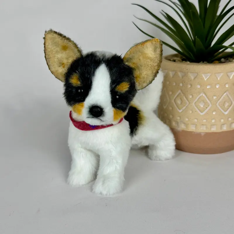 Dolly – Chien miniature réaliste fait main en fausse fourrure, inspiration chihuahua
