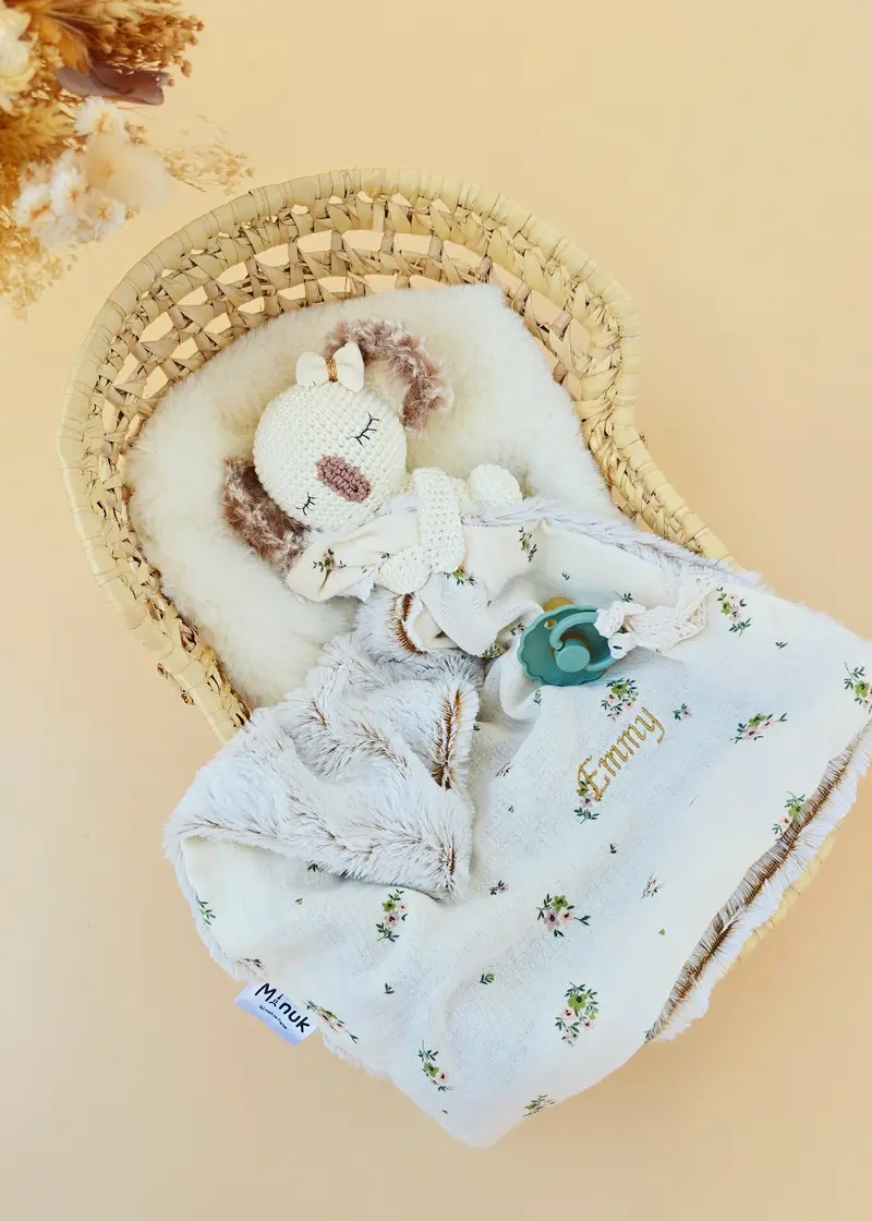 Doudou koala beige fleuri attache-tétine personnalisé