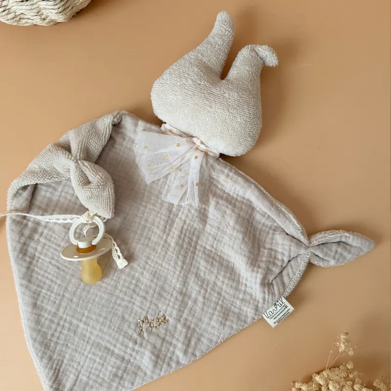 Doudou lange lapin personnalisé avec prénom - Micro éponge et gaze de coton grège