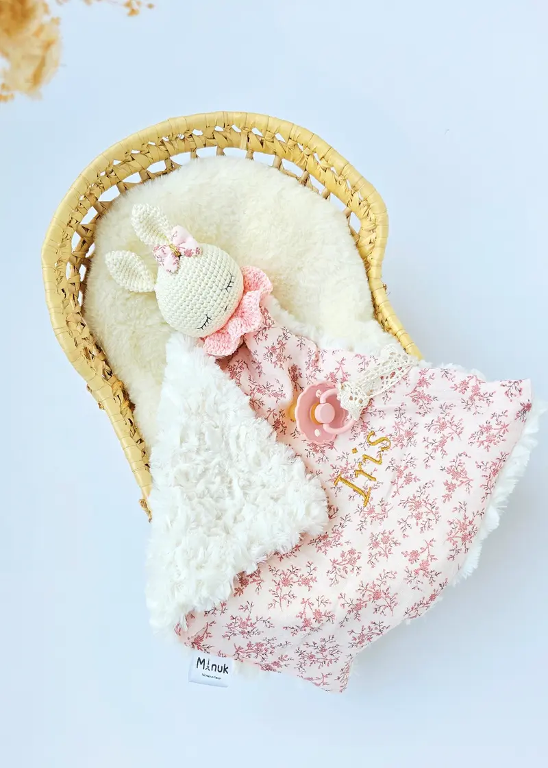 Doudou lapin fleuri personnalisé