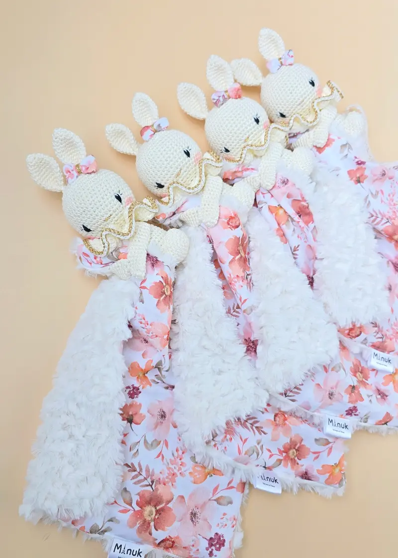 Doudou lapin fleuri personnalisé