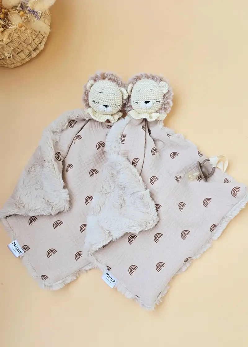 Doudou lion personnalisé