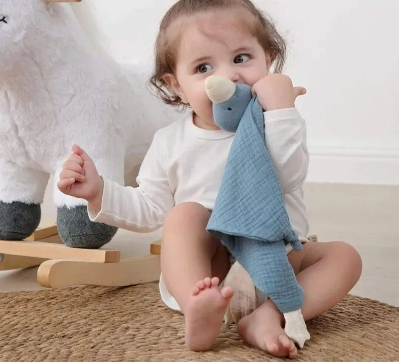 Doudou Oie en Mousseline de Coton Double Couche — Attache-Sucette Intégrée